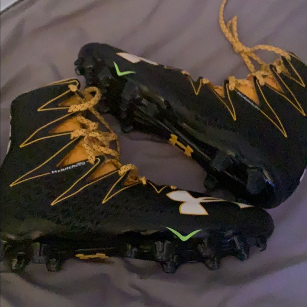 Under Armour highlight clutch fit football cleats